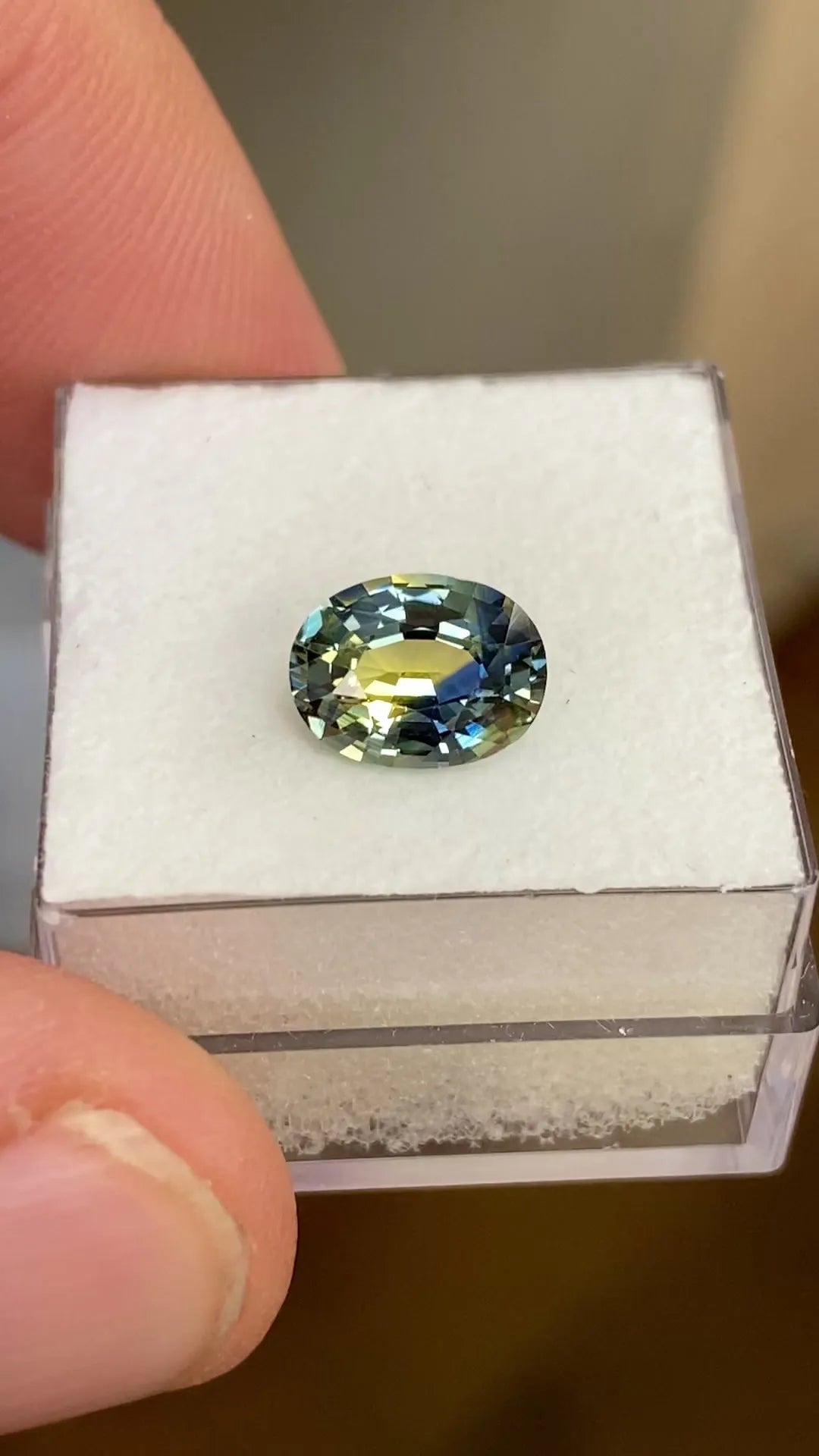 2.15ct Oval Natural Sapphire (Colour Multicolor, Clarity Eye Clean, Cut Faceted)
