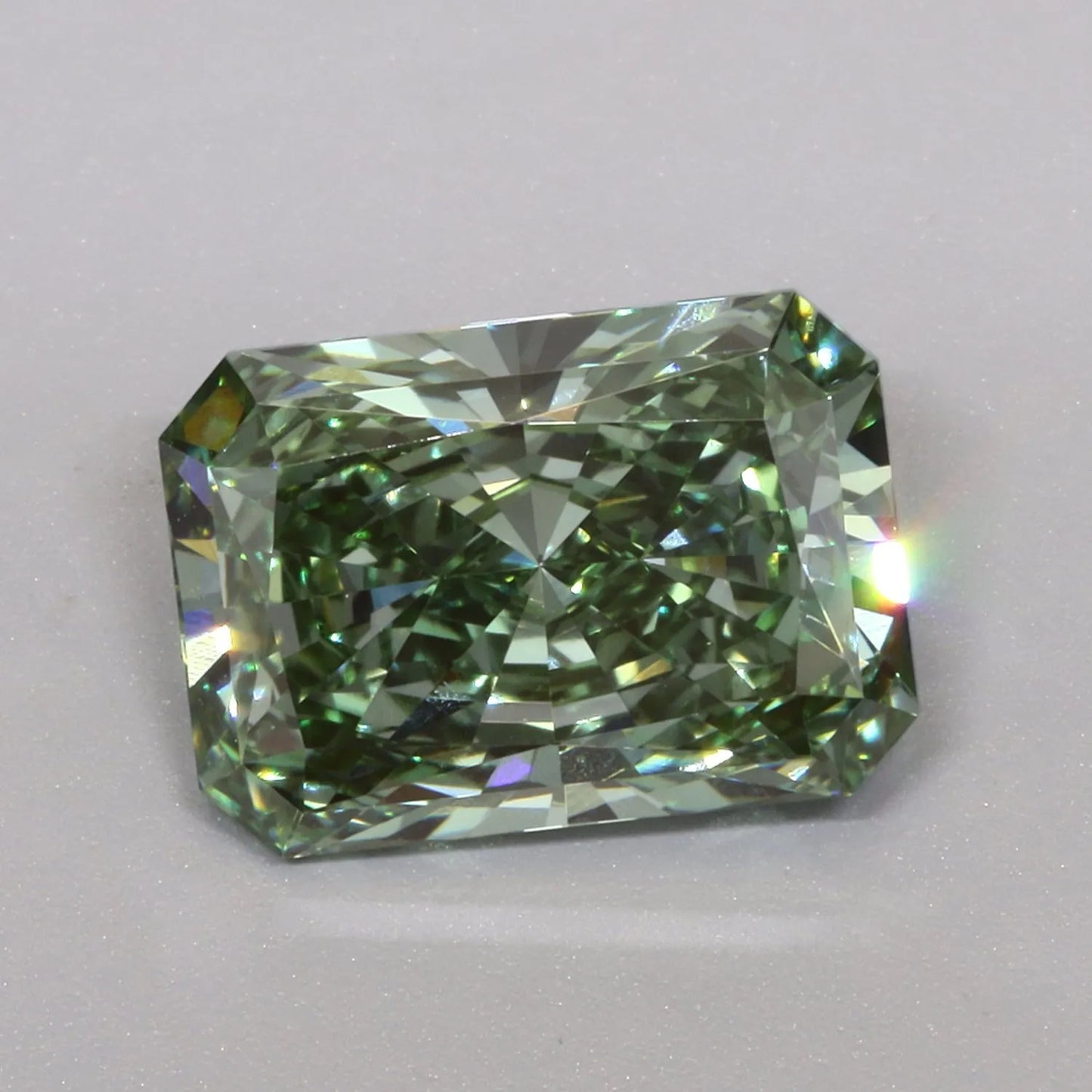 3.02ct Radiant Lab Grown Diamond (Colour Fancy Vivid Green, Clarity VVS2, IGI Certified)