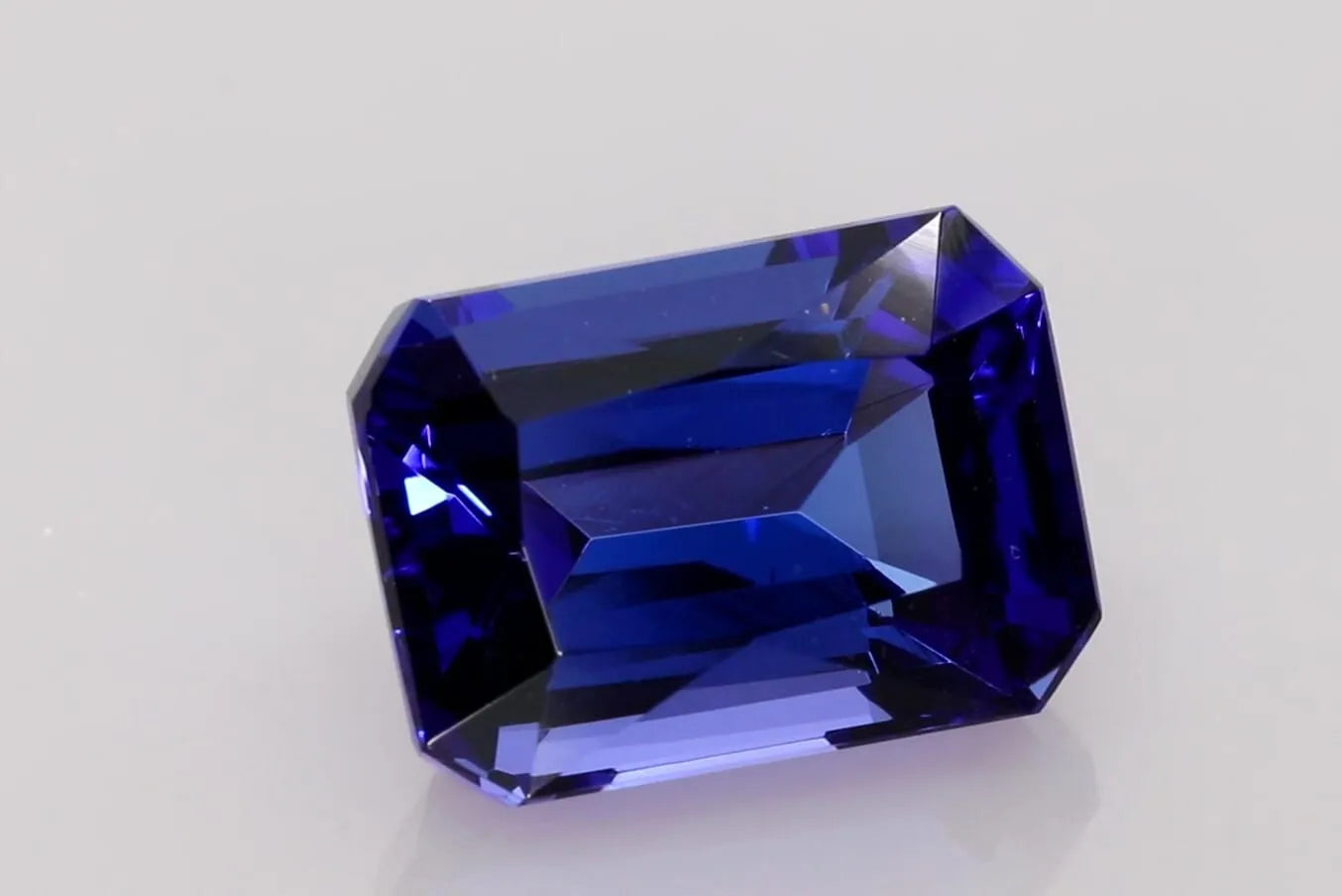 9.93ct Emerald Natural Tanzanite (Colour Blue, Clarity Eye Clean, Cut Faceted)