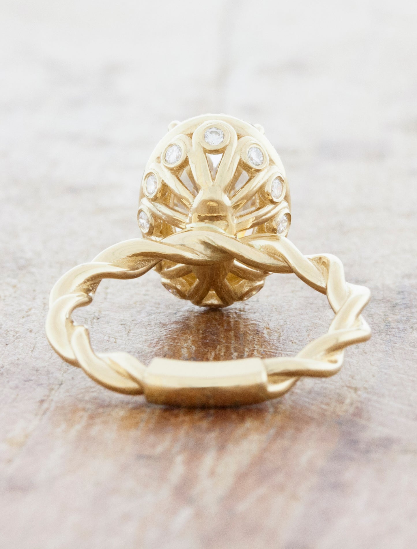 caption:2.75ct oval diamond