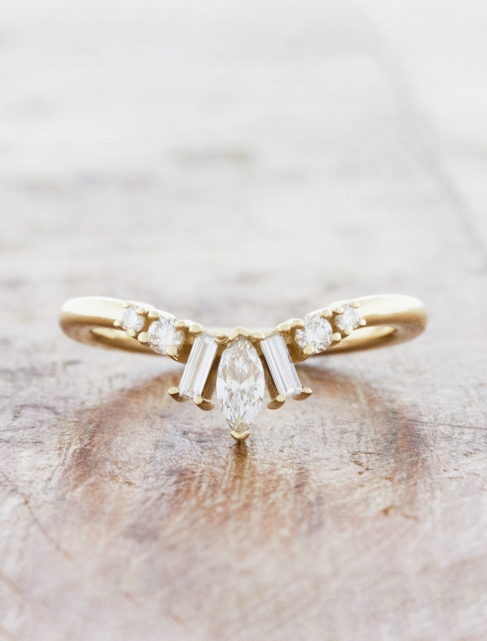 caption:Islet wedding band in 14k yellow gold