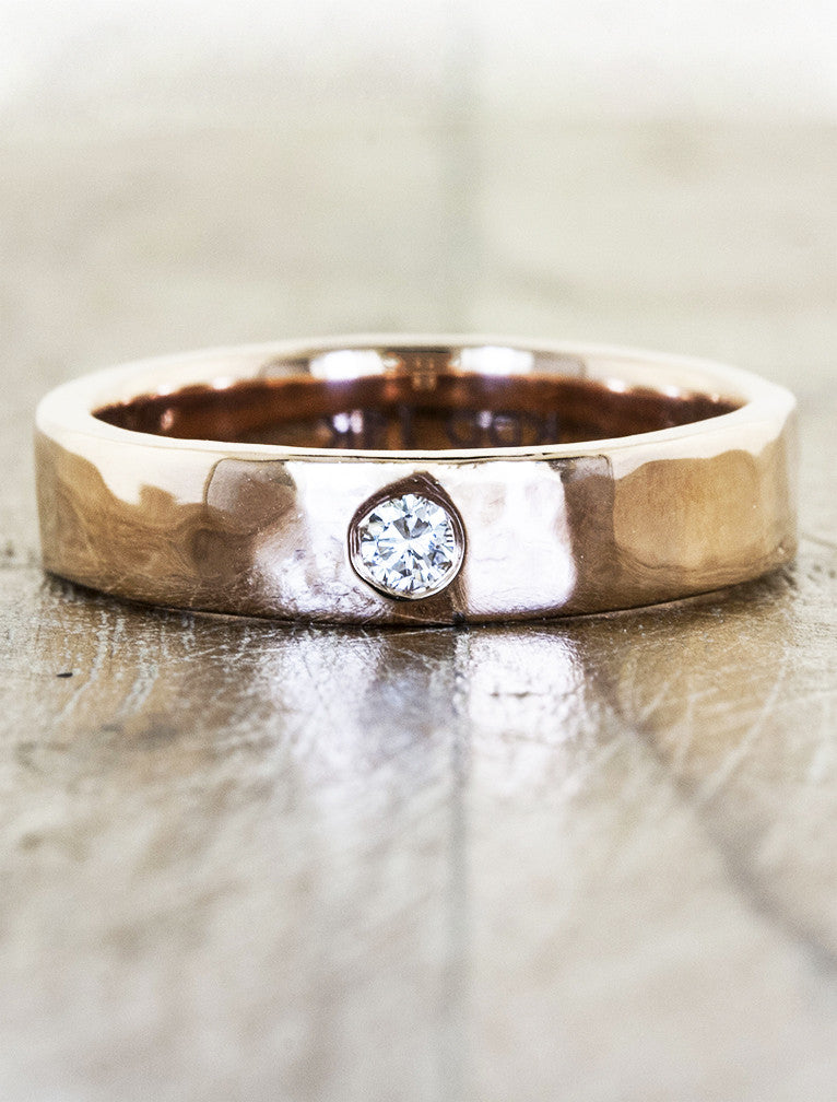 caption:Customized with a diamond in rose gold