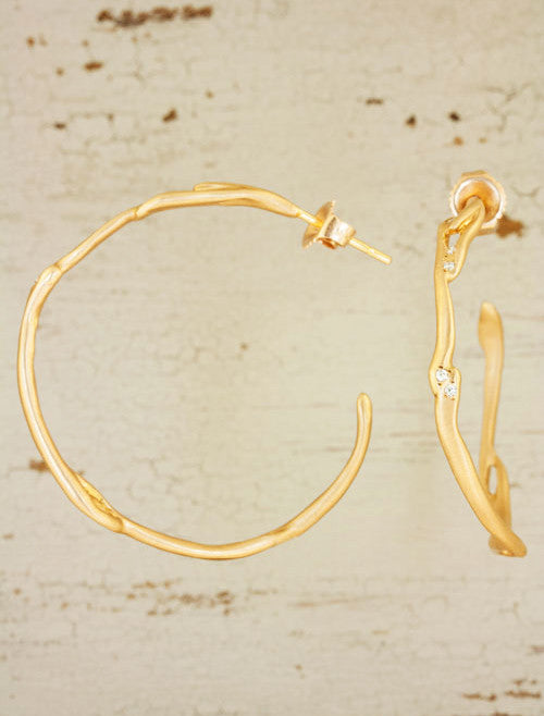 caption:Shown in 14k yellow gold with satin finish