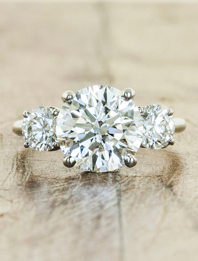 Nauwkeurig stormloop halen Hetty: 3-Stone Heart Setting Diamond Engagement Ring | Ken & Dana