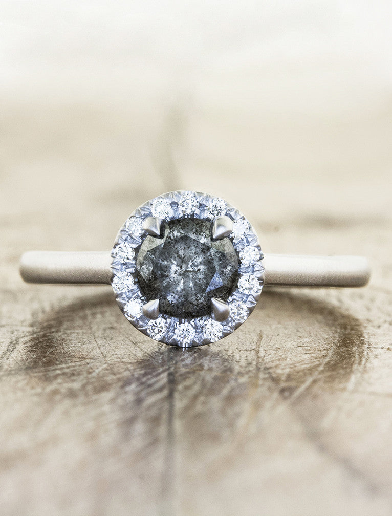 caption:Shown with 0.90ct round fancy grey diamond in platinum