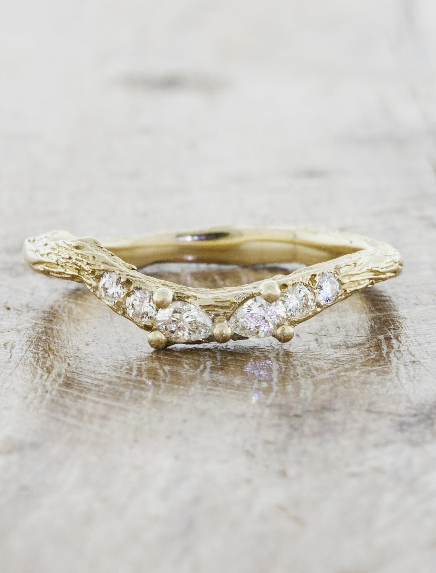 caption:Isle shown in 14k yellow gold