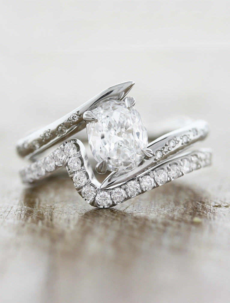 caption:Shown with 0.90ct oval diamond
in 14k white gold paired with Ziggy wedding band