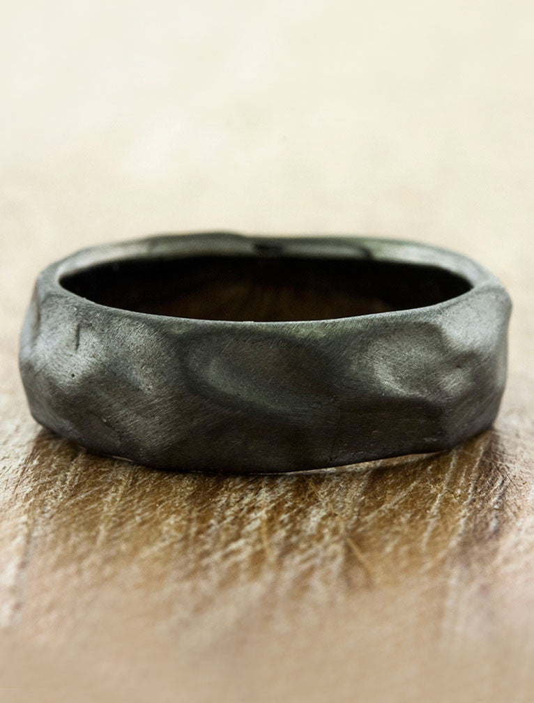 caption:Customized with black rhodium finish