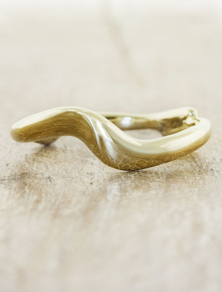 caption:Customized with no diamonds in 14k yellow gold