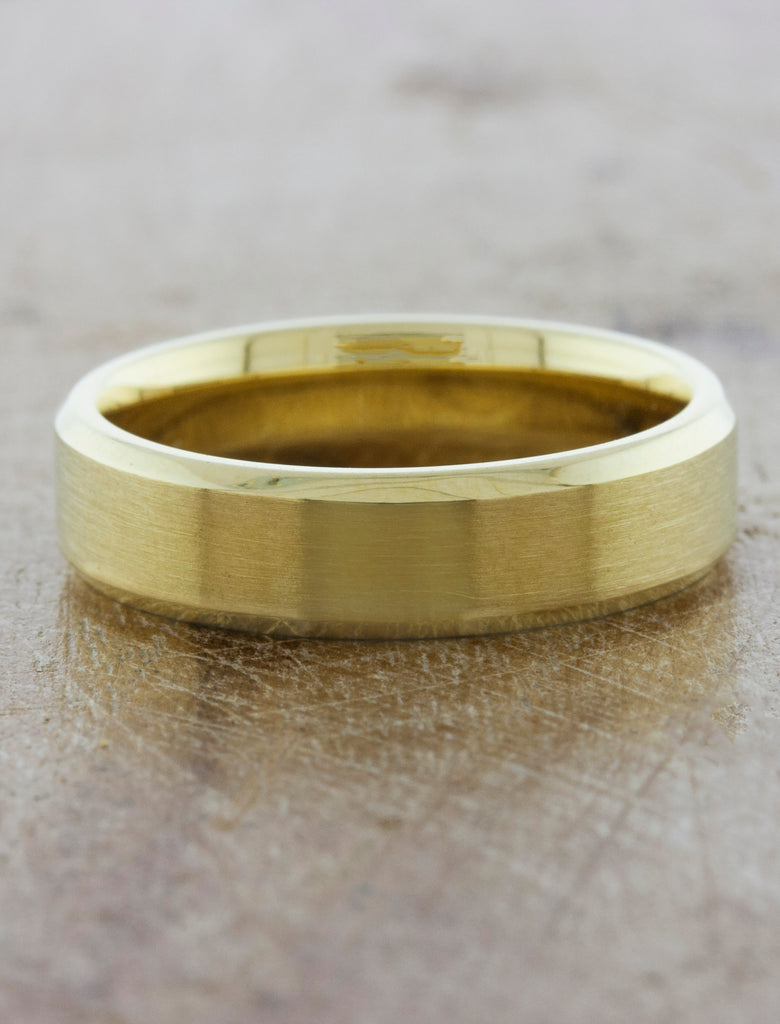 caption:Brushed center with polished edges in 14k yellow gold