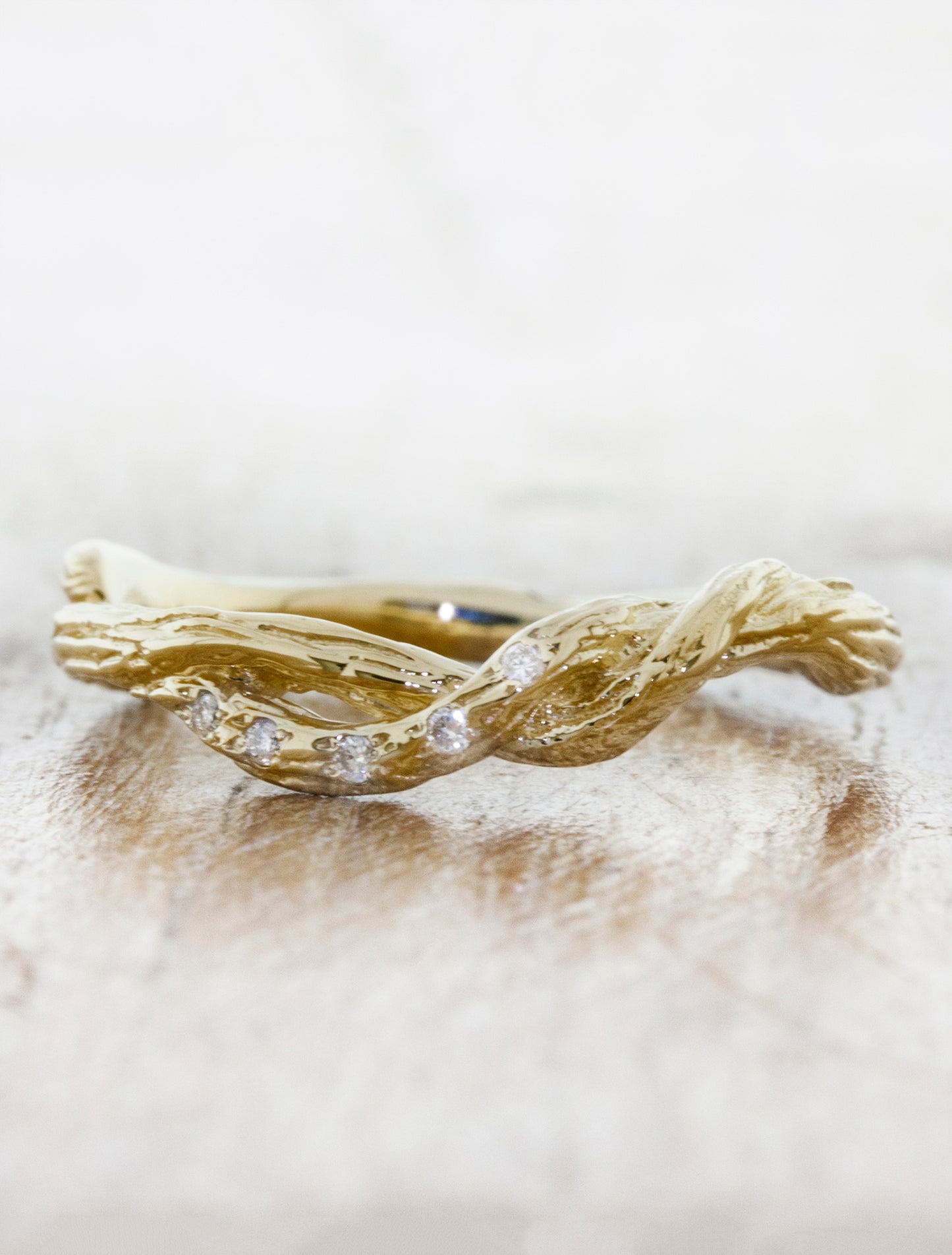 caption:Customized with 5 diamonds