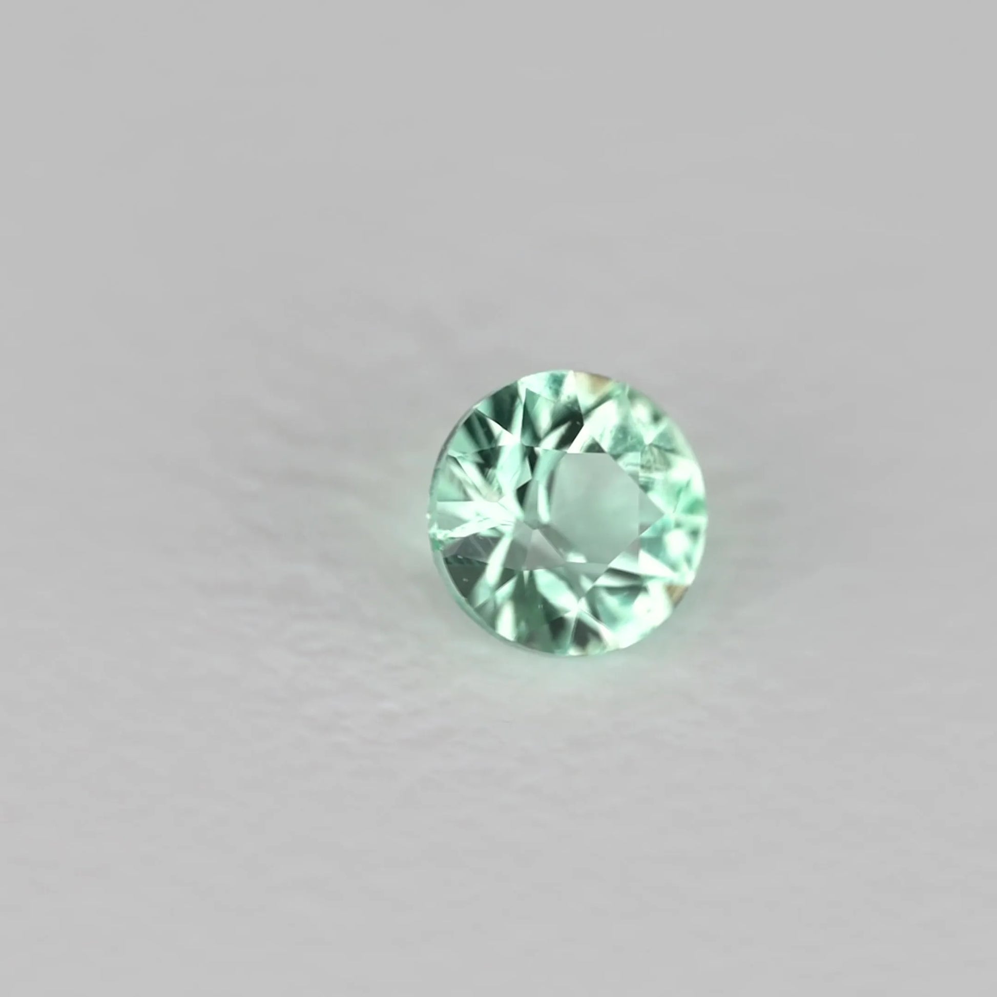 0.11ct Round Natural Emerald (Colour Green, Clarity Eye Clean, Cut Faceted)