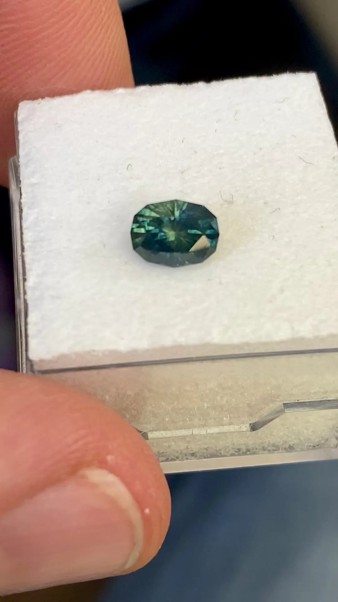 0.96ct Oval Natural Sapphire (Colour Green, Clarity Eye Clean, Cut Faceted)