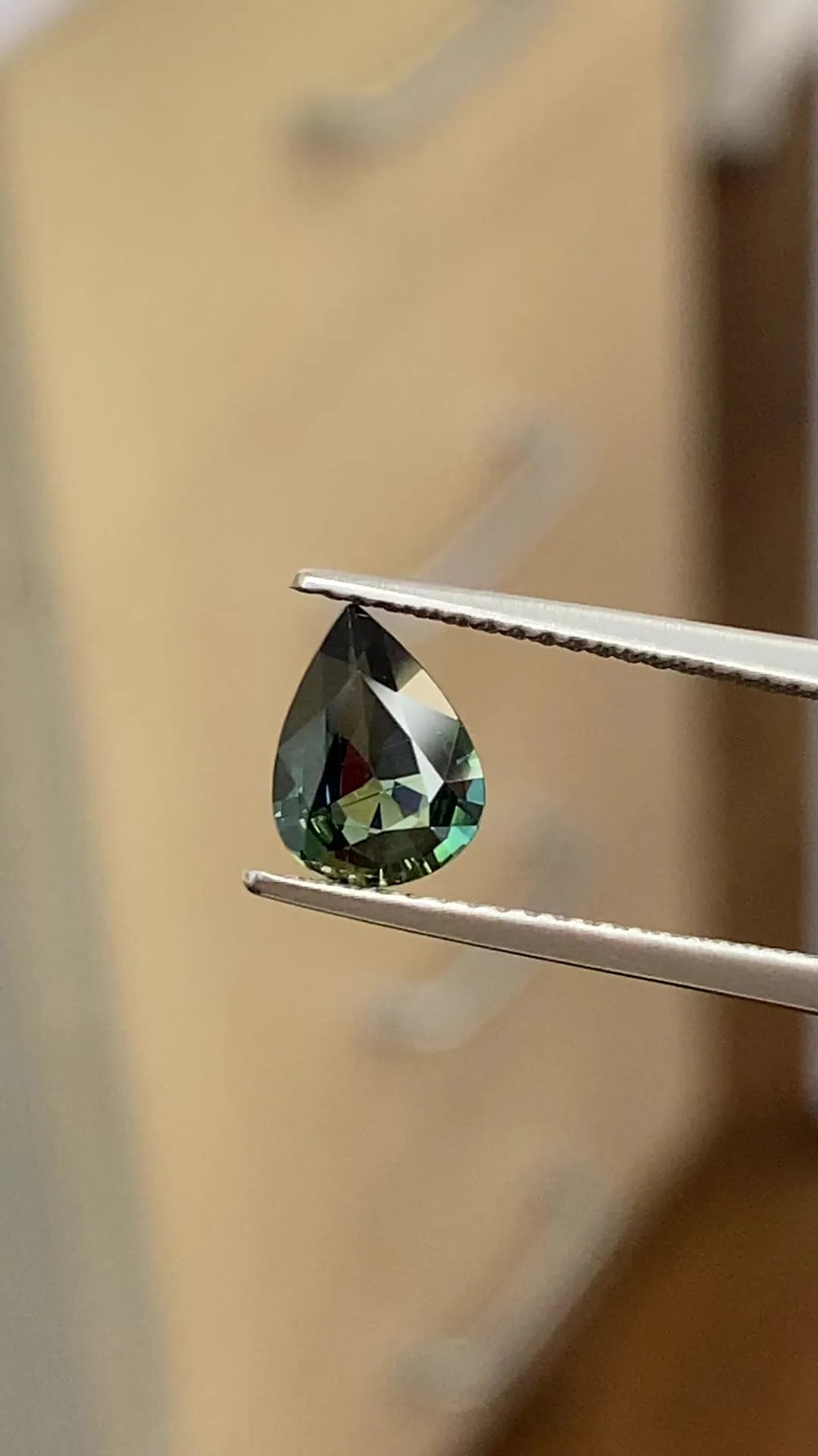 1.06ct Pear Natural Sapphire (Colour Green, Clarity Eye Clean, Cut Faceted)