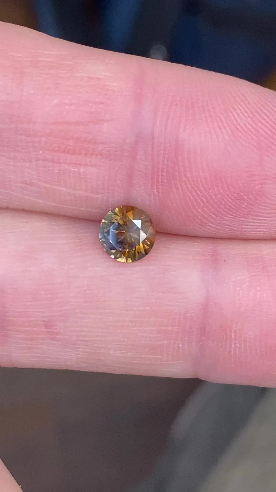 1.31ct Round Natural Sapphire (Colour Multicolor, Clarity Eye Clean, Cut Faceted)
