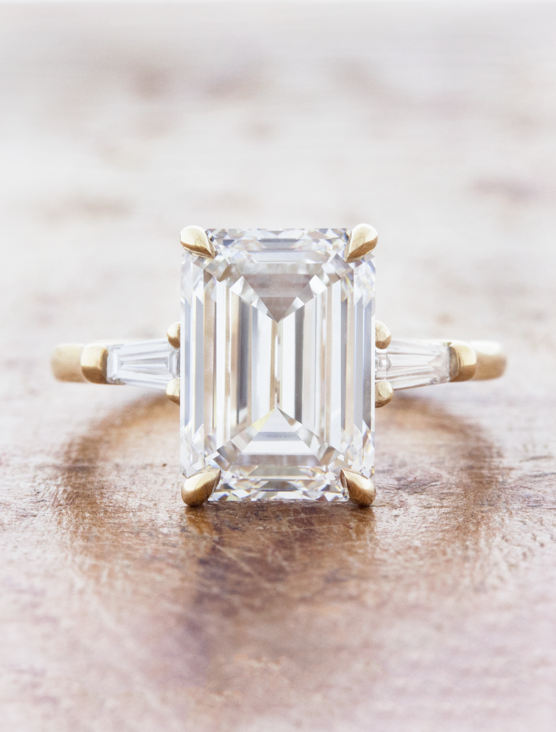 caption:4.5ct emerald cut