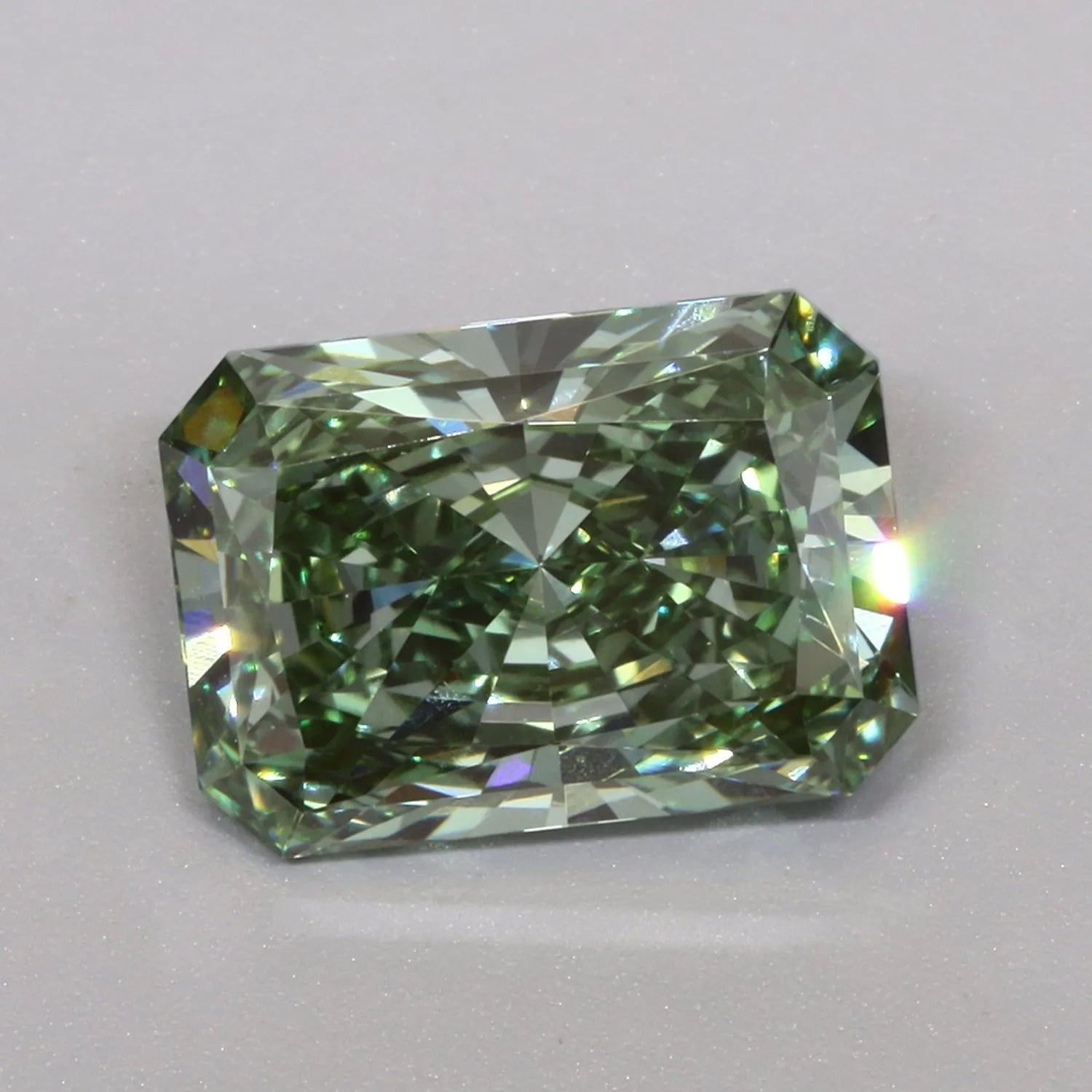 3.02ct Radiant Lab Grown Diamond (Colour Fancy Vivid Green, Clarity VVS2, IGI Certified)