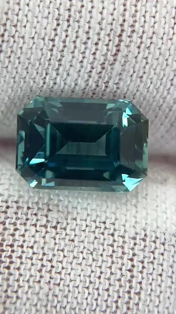 4.05ct Emerald Natural Sapphire (Colour Green, Clarity Eye Clean, Cut Faceted)