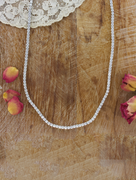 caption:Shown in 2.5mm width in platinum