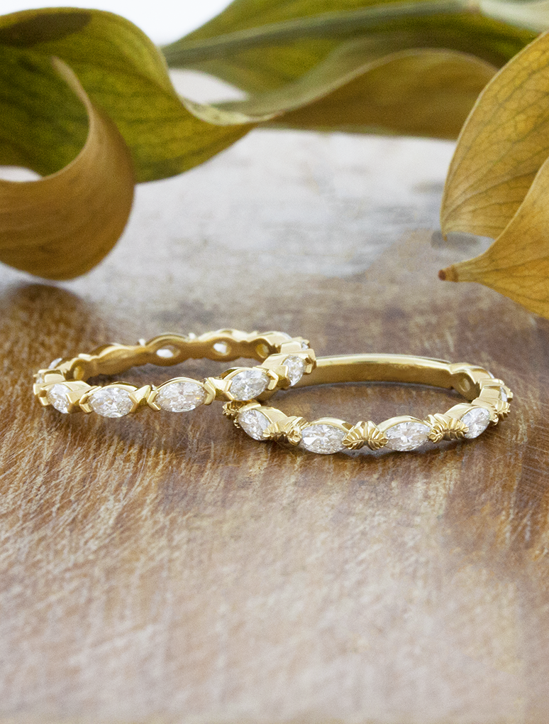 caption:Customized with leaf engraved prongs