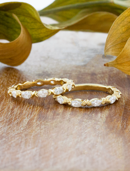 caption:Customized with leaf engraved prongs