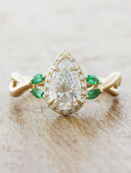 Diamond ring emerald accents Outlet