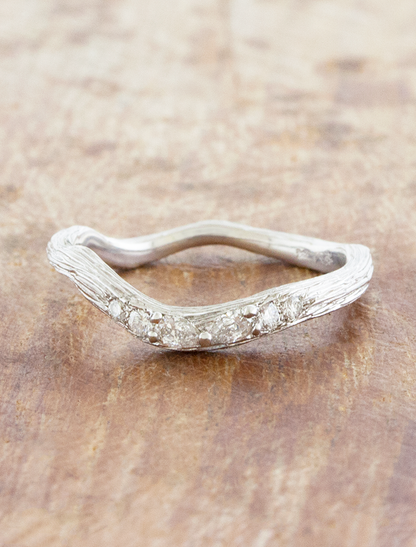 caption:Isle shown with 1.5ct pear in 14k white gold