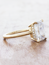 caption:customized with leaf engraved prongs