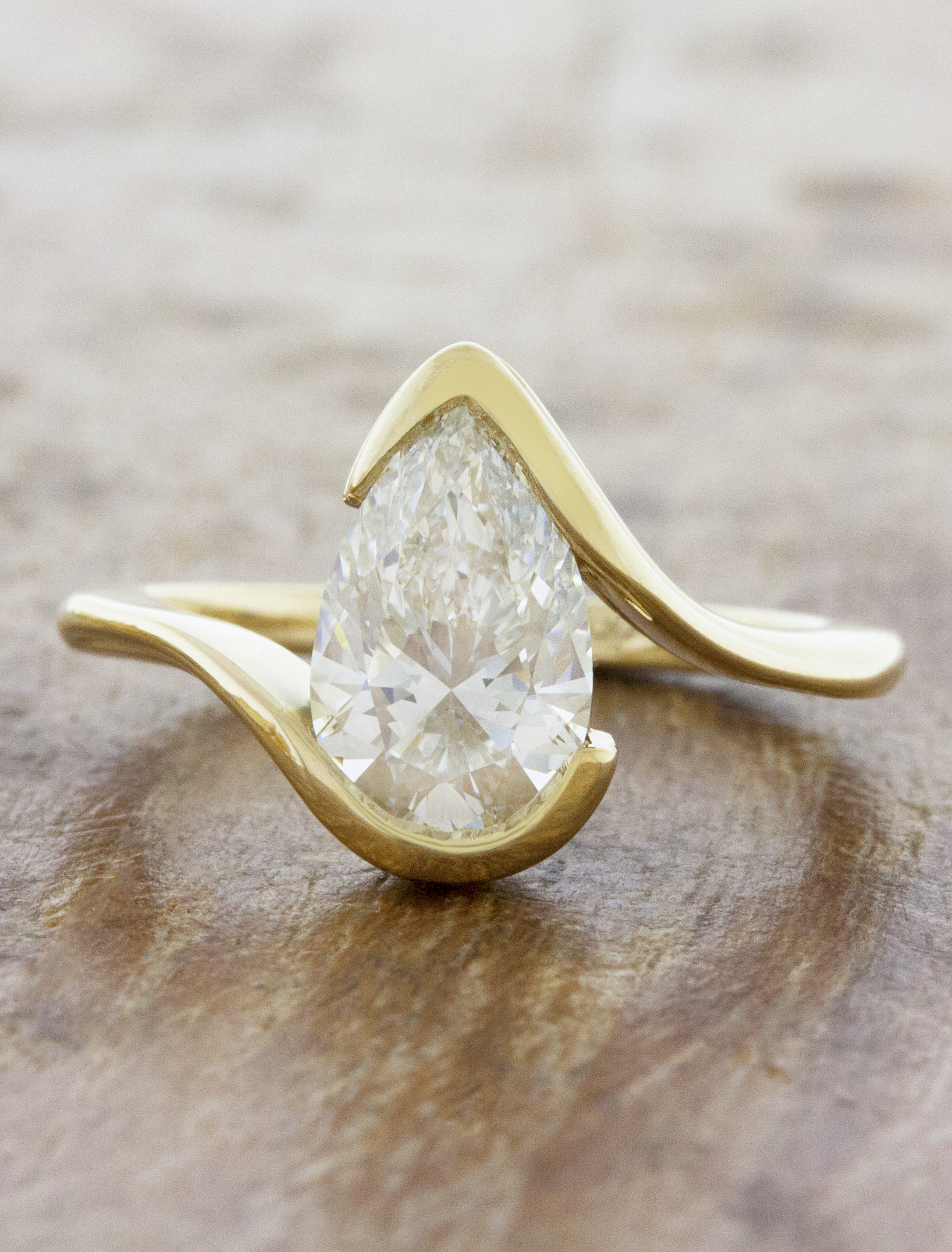 caption:Shown with 1.5ct pear diamond