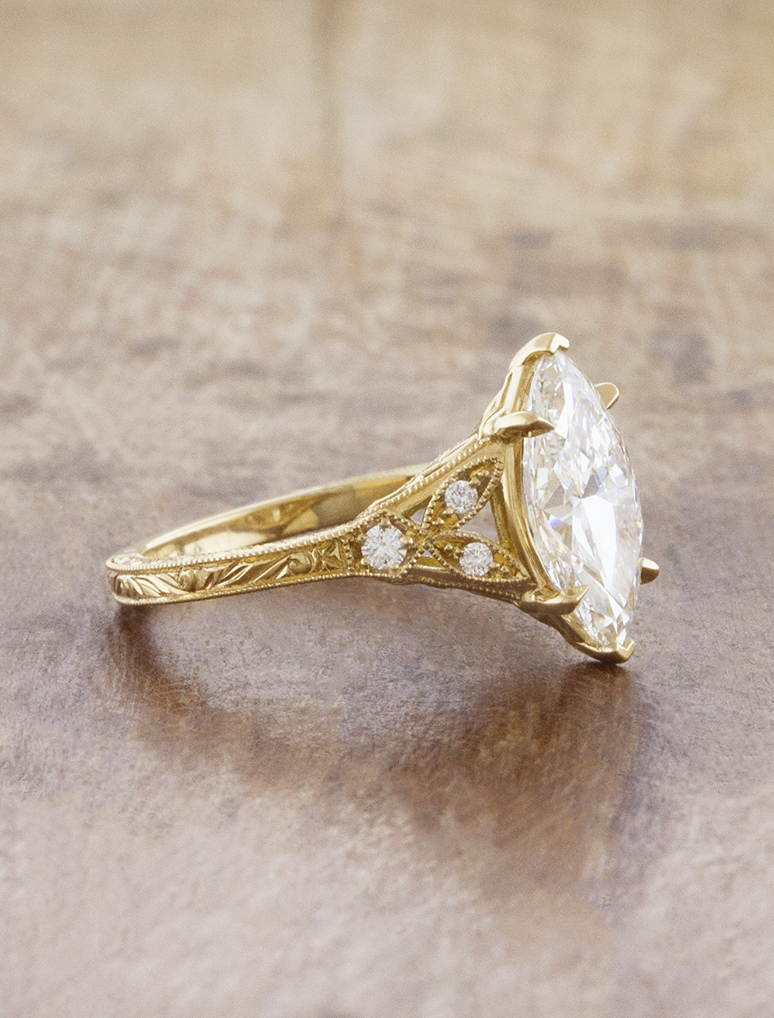 caption:Customized with 3 diamonds on either side