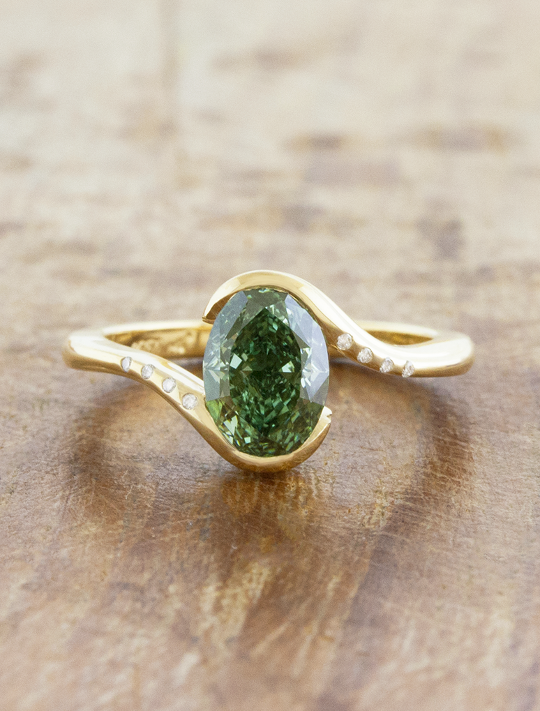 captions:Shown with 1.6ct fancy vivid bluish green diamond in 14k yellow gold 