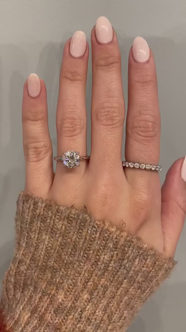 caption:Shown with 2.2ct round diamond