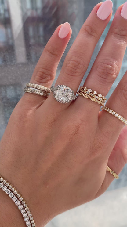 caption:Shown with 4ct cushion cut in platinum
