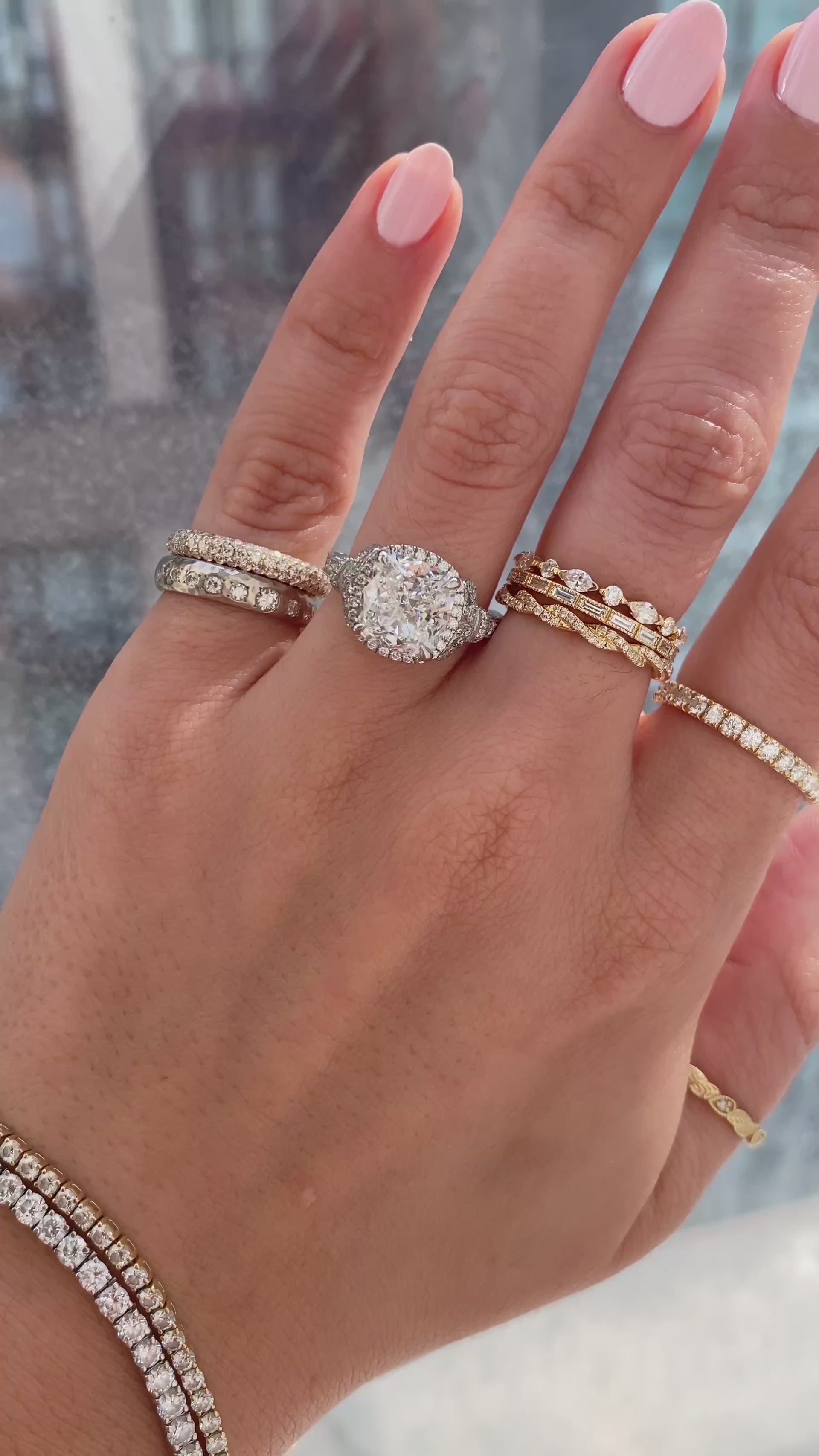 caption:Shown with 4ct cushion cut in platinum