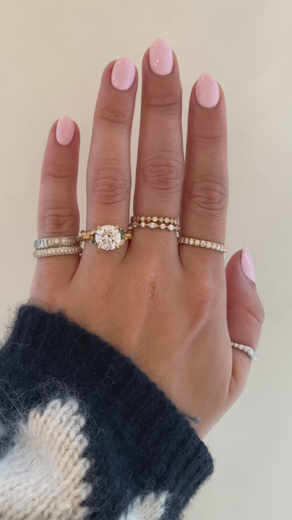 caption:Shown with 2.5ct round cut in 18k yellow gold 