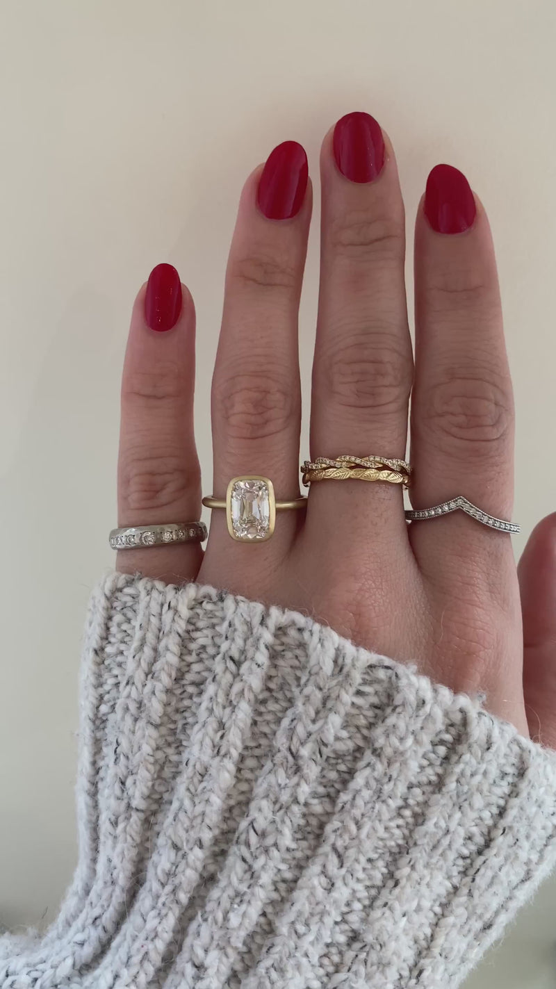 caption:Shown with 2.5ct Old Mine Cut diamond