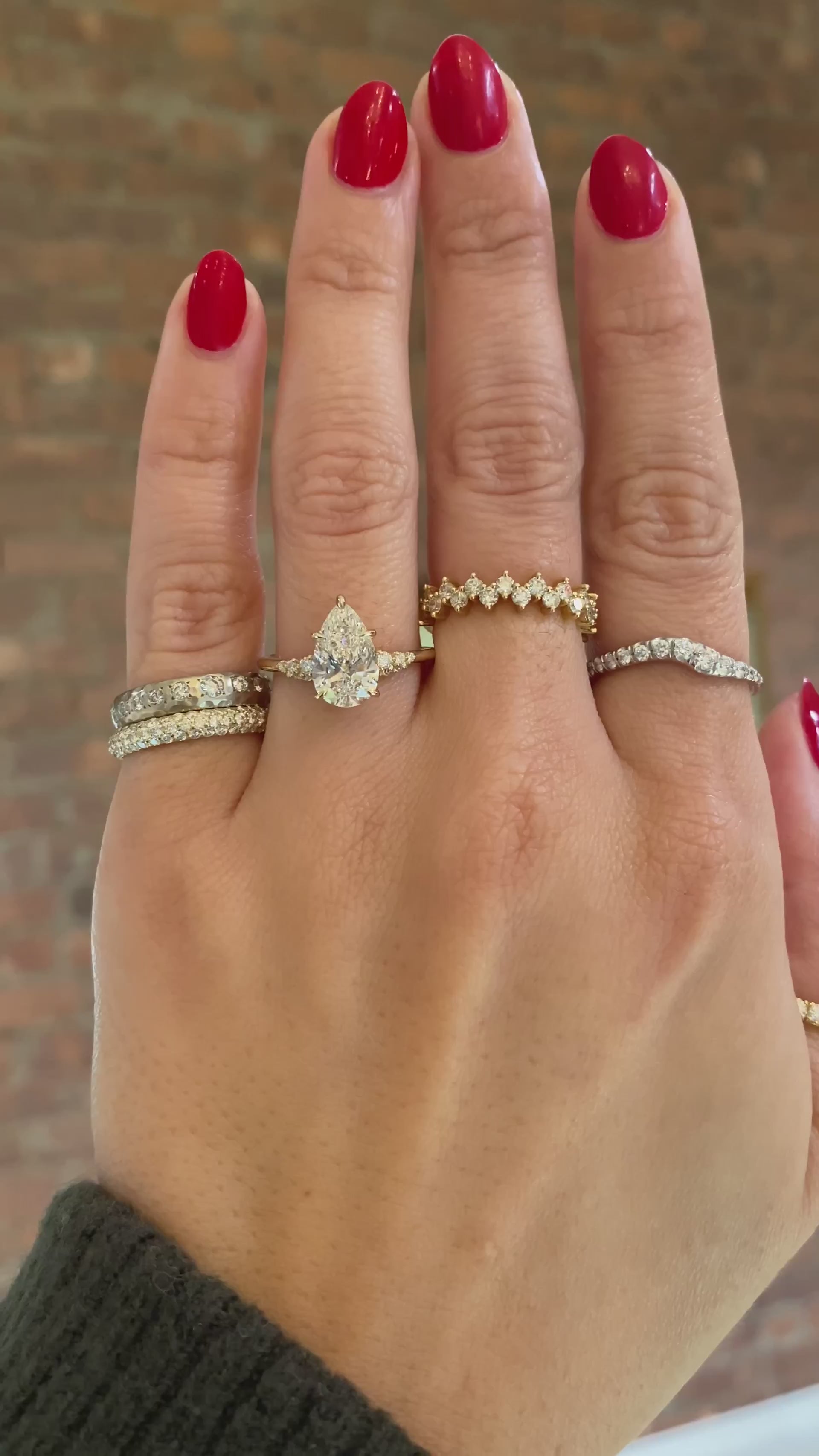 caption:Shown with 1.7ct Pear in 14k yellow gold 