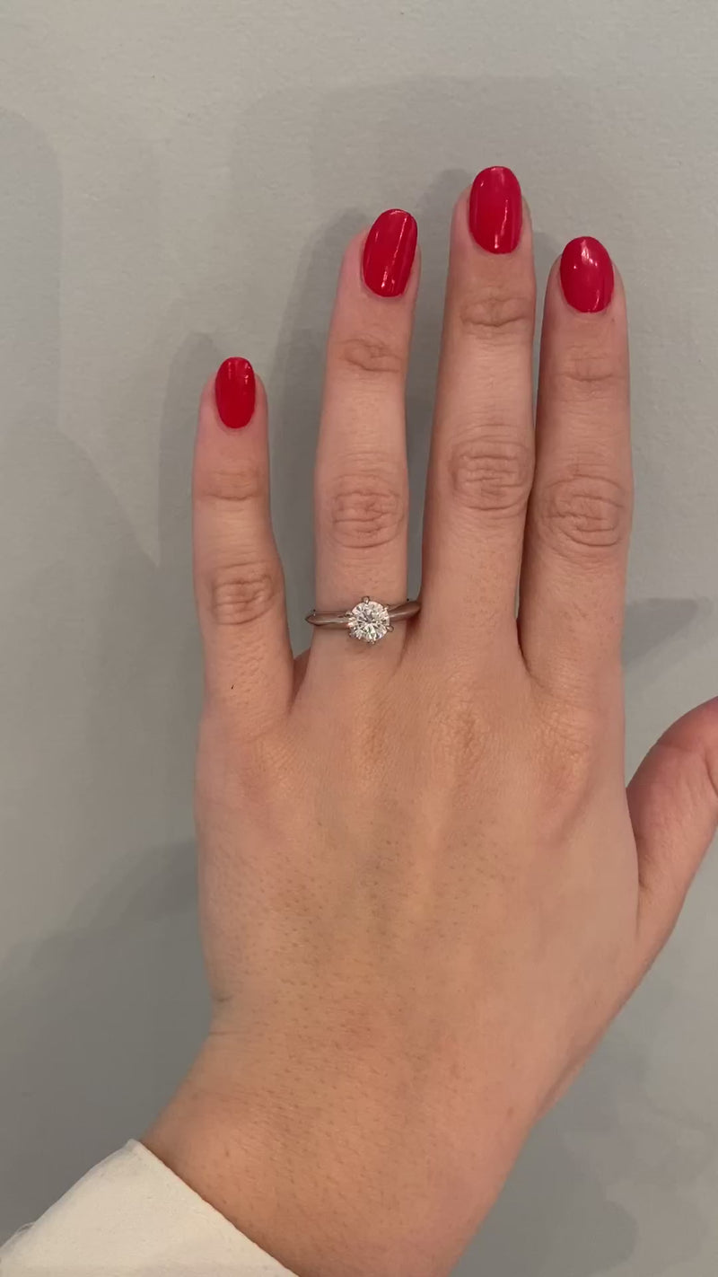 caption:Shown with 1ct round diamond in platinum