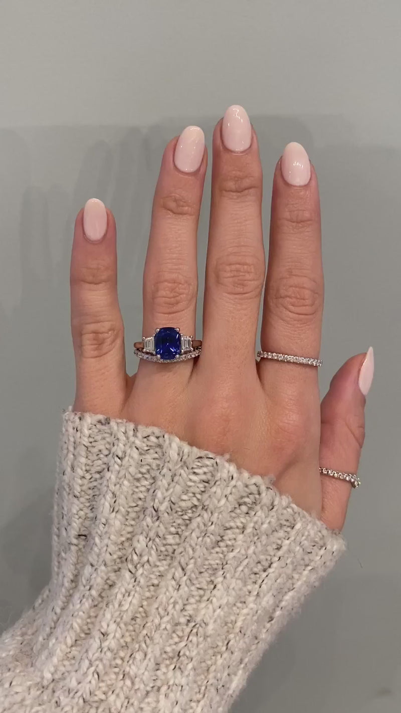 caption:Bella 2mm paired with Alamina engagement ring