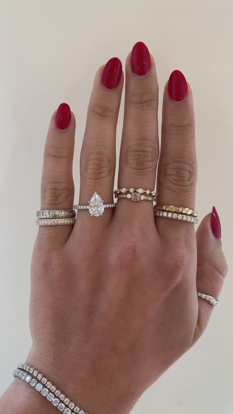 caption:Shown with 1.5ct pear diamond
