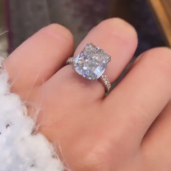 caption:Shown with 5ct cushion cut diamond in platinum