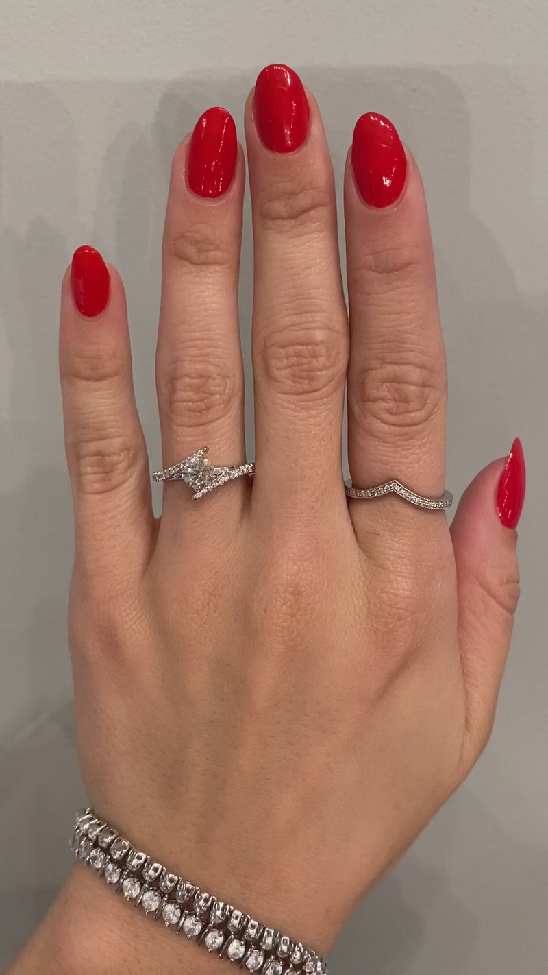 caption:Shown with 1.25ct round diamond in platinum