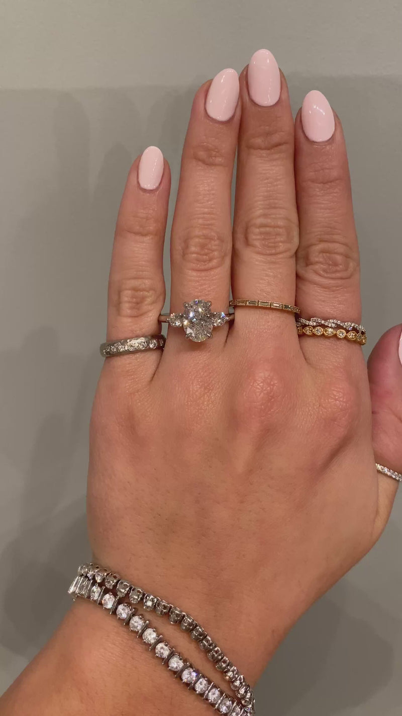 caption:Shown with 2.5ct oval diamond in platinum