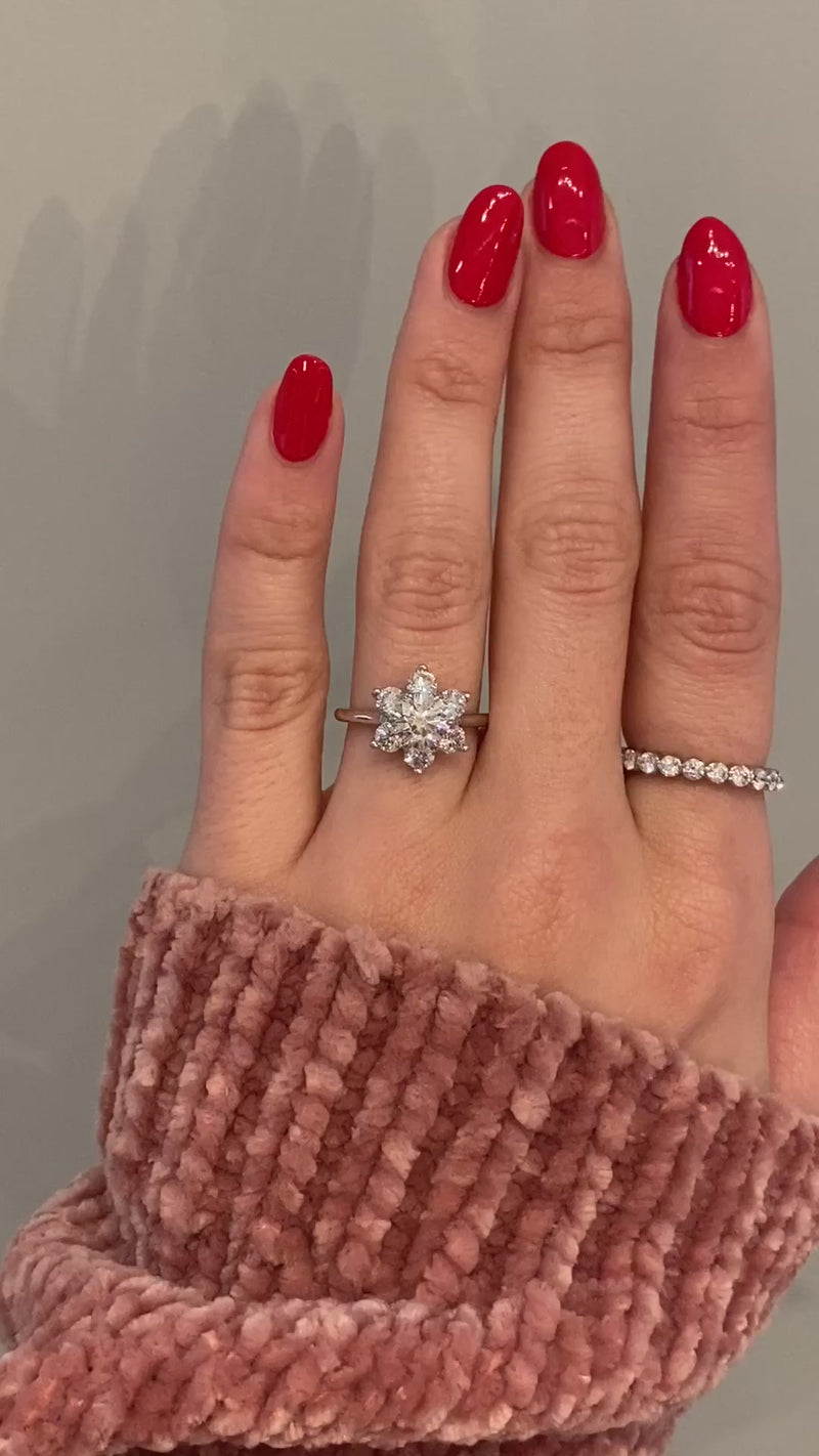 caption:Shown with 1ct round diamond in platinum