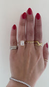 caption:Shown with 2.5ct radiant in 14k yellow gold 