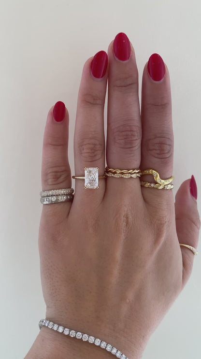 caption:Shown with 2.5ct radiant in 14k yellow gold 