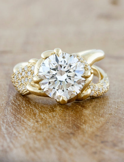 1/3 Carat Round Cut White Natural Diamond Floral Solitaire 1/3 Carat Round Cut White Natural Diamond Floral Solitaire