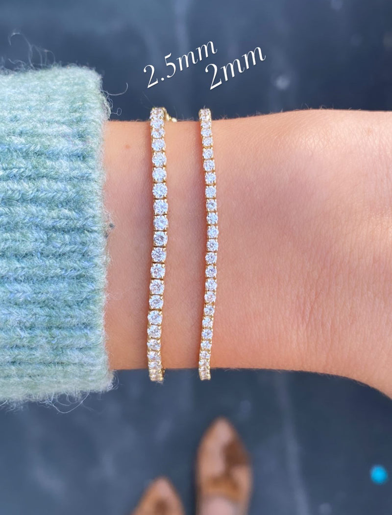 caption:Shown with 2.5mm and 2mm options in 14k yellow gold