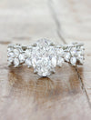 caption:Shown with 2.5ct oval diamond in platinum