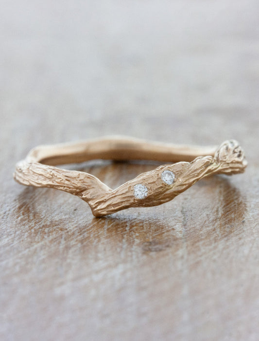caption:Shown in 14k rose gold